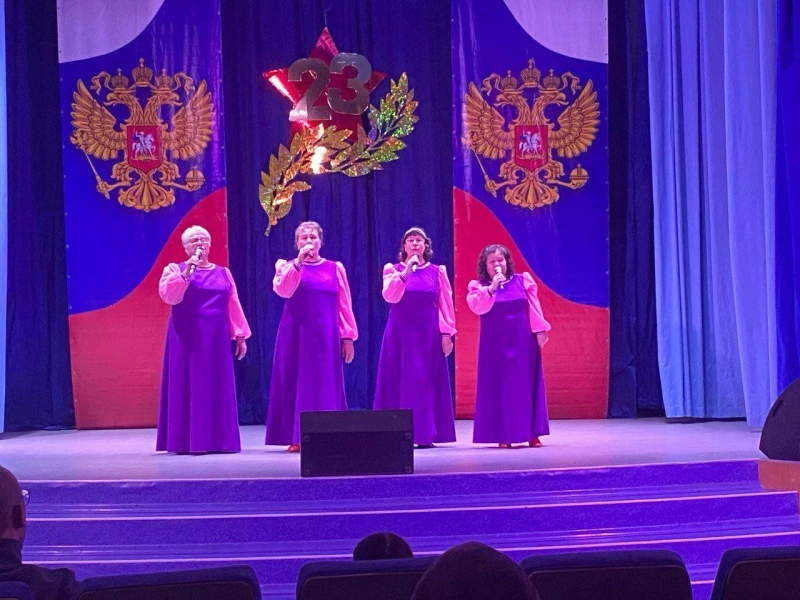 «23 февраля–поздравлять мужчин пора!»