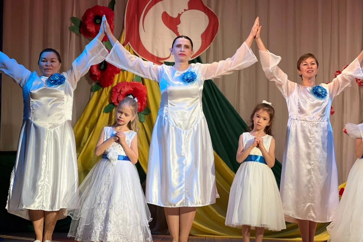 Праздничная программа «Мама может всё!»