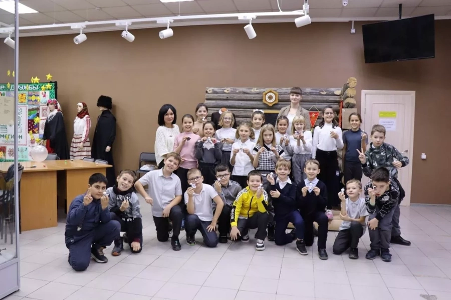 Тематическая экскурсия с элементами практического занятия «Кукла «День-Ночь»