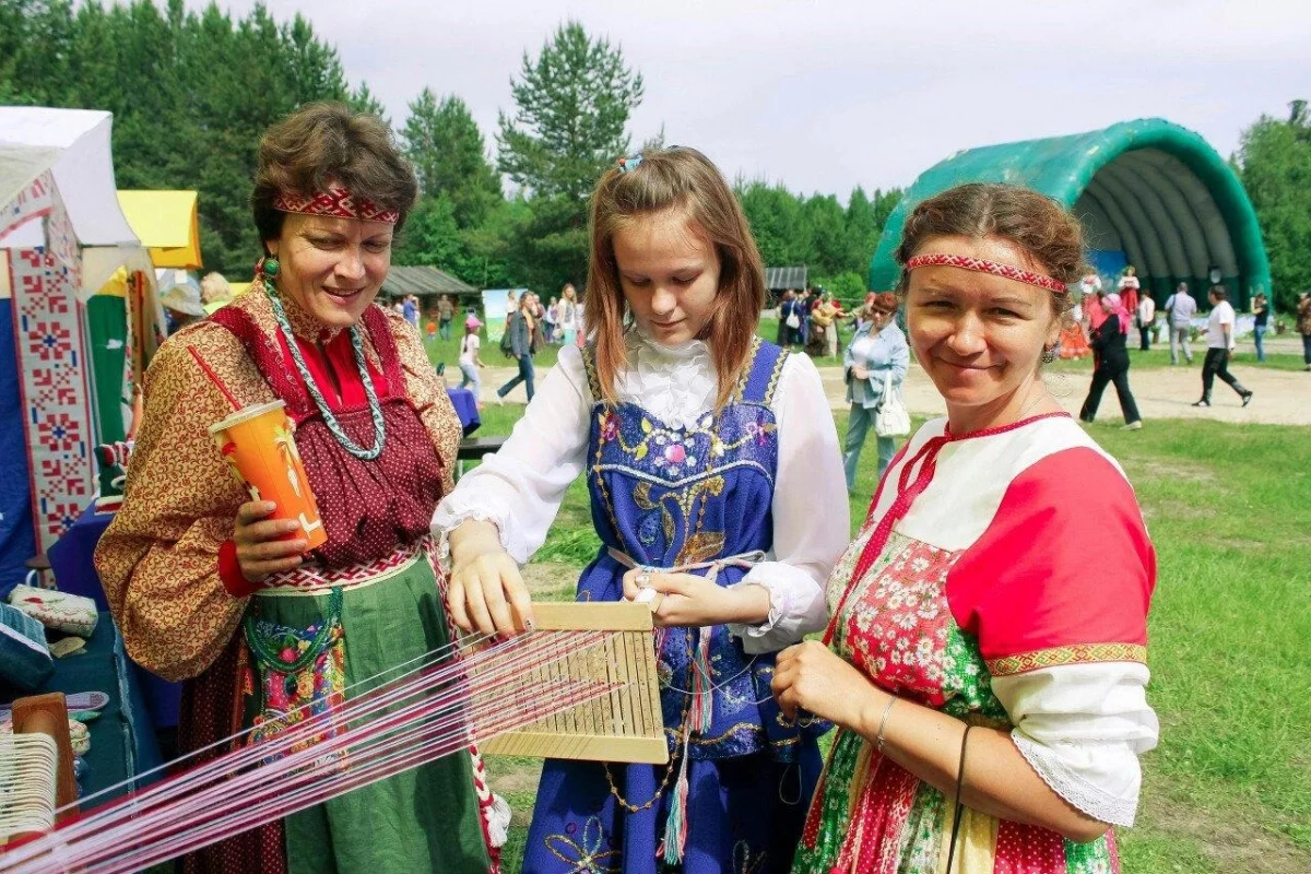 Персональная Выставка Анны Зайцевой «Солнечные нити»