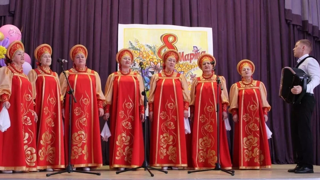 Концерт «Женщины - родник - всей красоты», посвященный Международному женскому Дню 8 марта