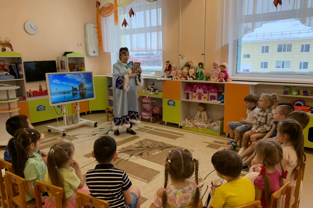 Литературное путешествие «Сказки у Югорского очага»