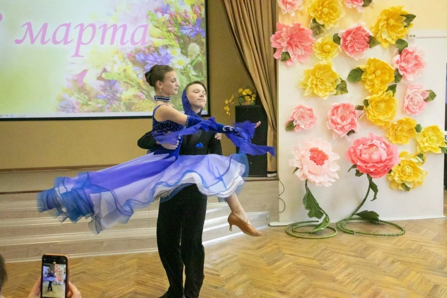 Праздничный концерт «Все цветы и песни вам!»