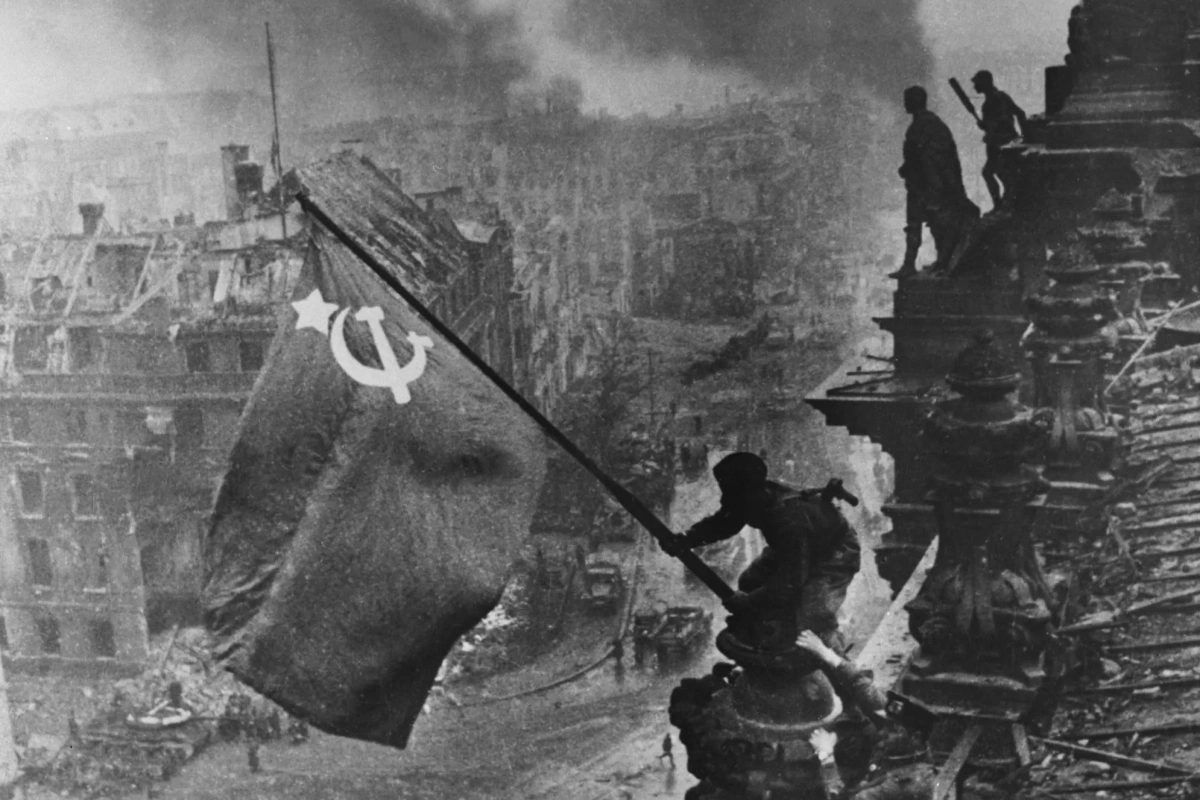 Урок мужества «Они расписались на Рейхстаге»