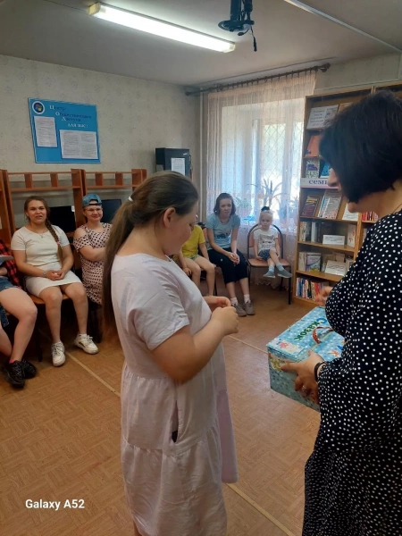 С книгой по дороге знаний