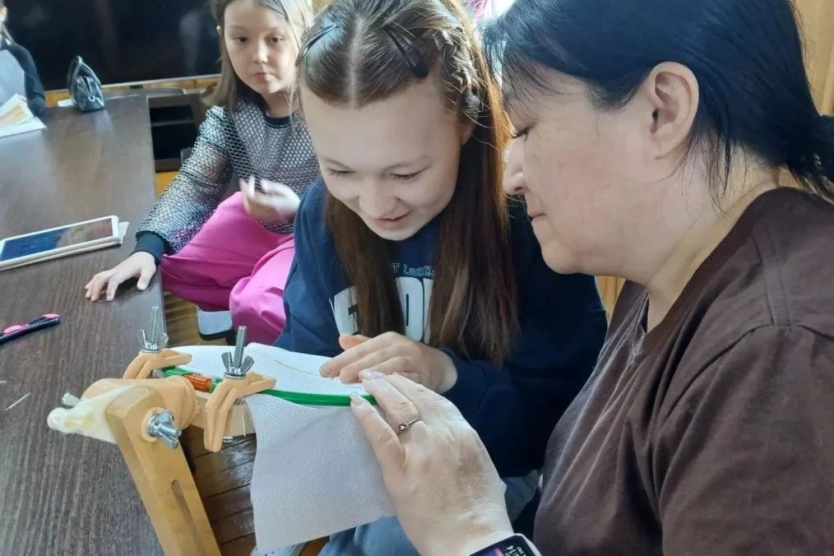 Тайга и тундра в стежках: творчество Геннадия Райшева