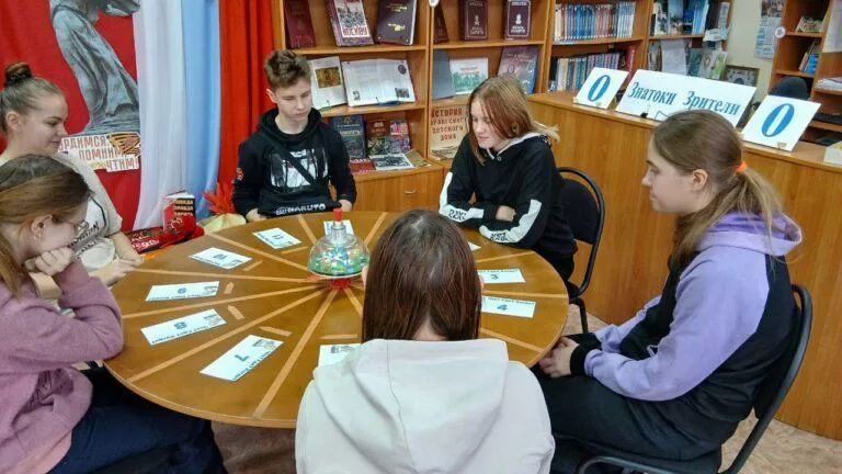 Интеллектуальная игра «Нам с книгой назначена встреча»