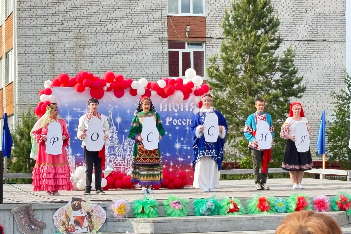 Познавательно-игровая программа «Триколор страны родной»