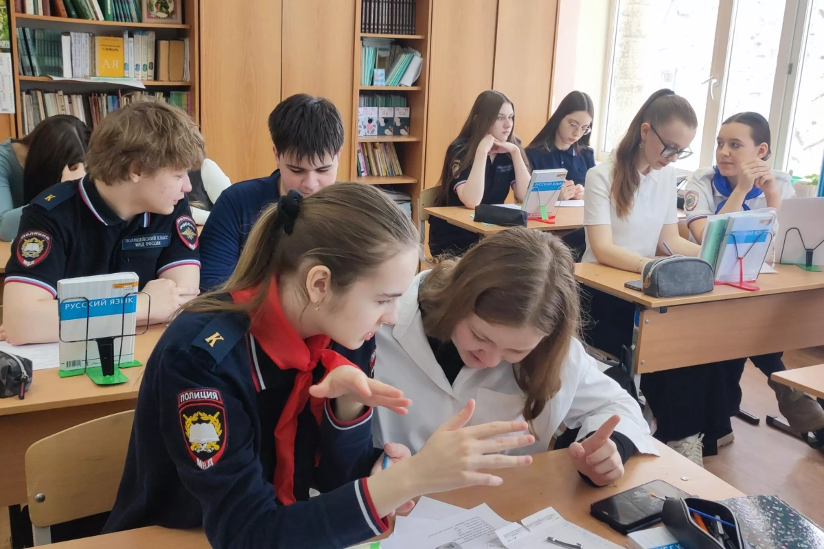 Литературно-познавательный час «Первый космонавт планеты»