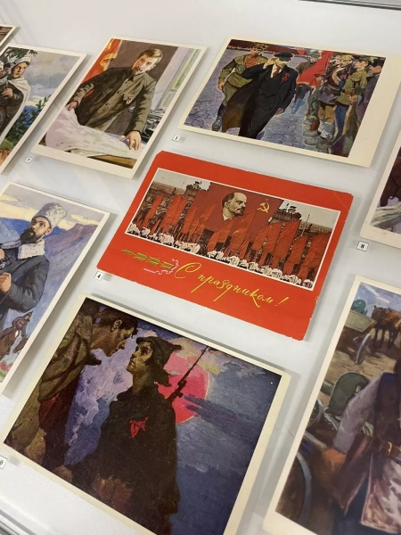 Тематическая экскурсия с элементами практического занятия «На бумаге теплые слова»