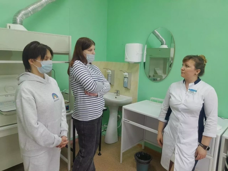 Люди в белых халатах