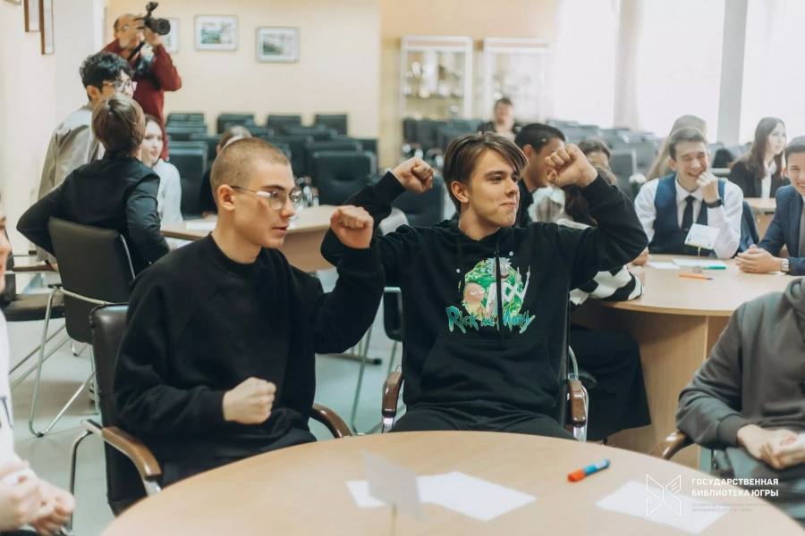 Игра «Мама, я в библиотеке»