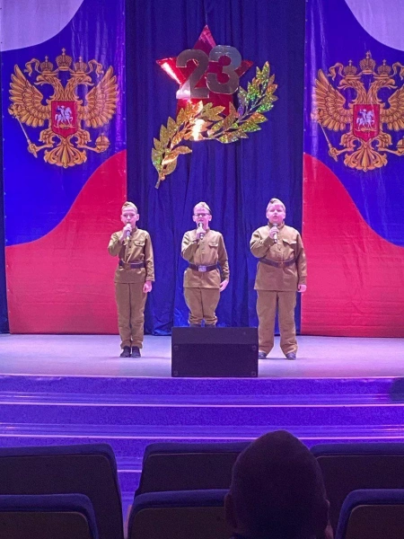 «23 февраля–поздравлять мужчин пора!»