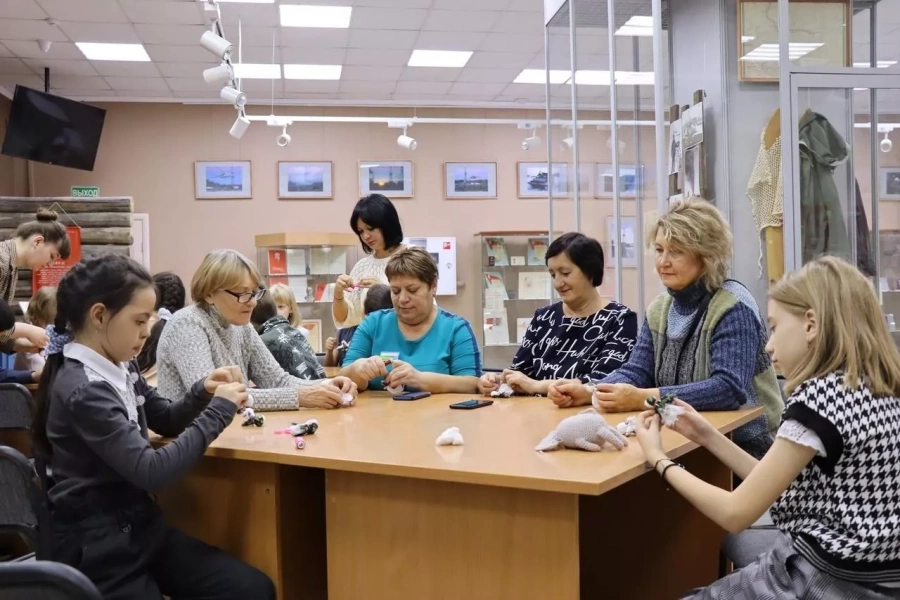 Тематическая экскурсия с элементами практического занятия «Кукла «День-Ночь»