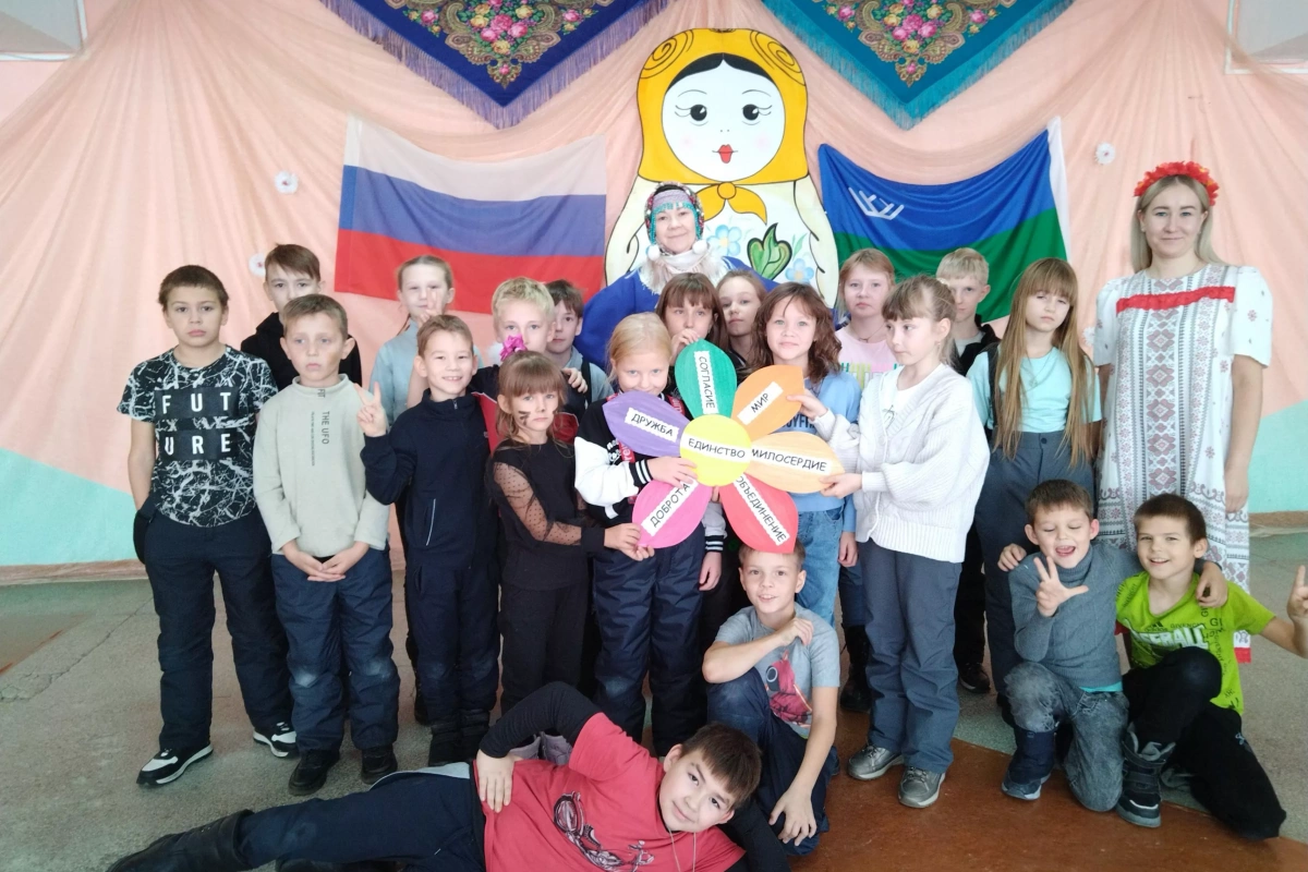 Игровая программа «В слове Мы - сто тысяч Я» ко Дню народного единства