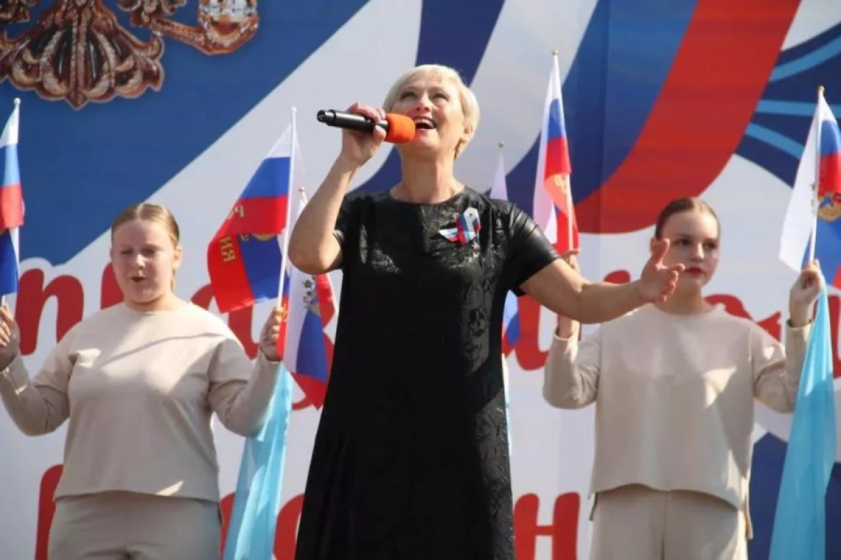 Концертная программа «ВИВАТ, РОССИИЙСКИЙ ФЛАГ!»