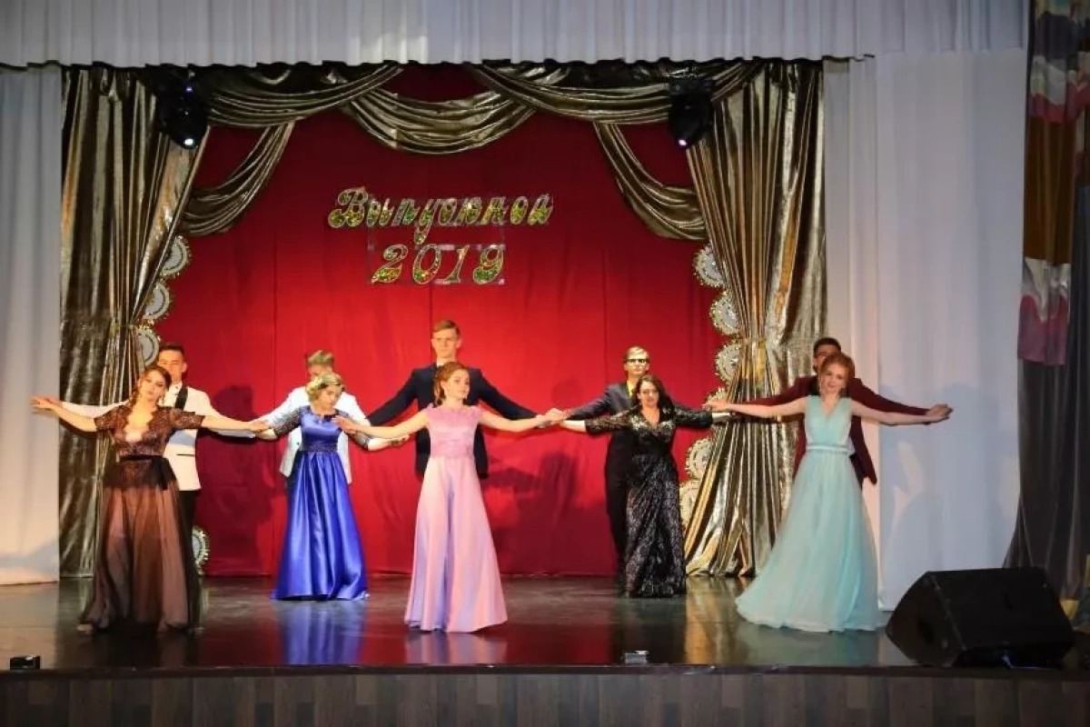 «Пушкин приглашает на бал»