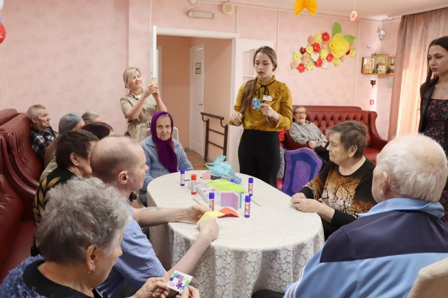 Тематическая экскурсия с элементами практического занятия «На бумаге теплые слова»