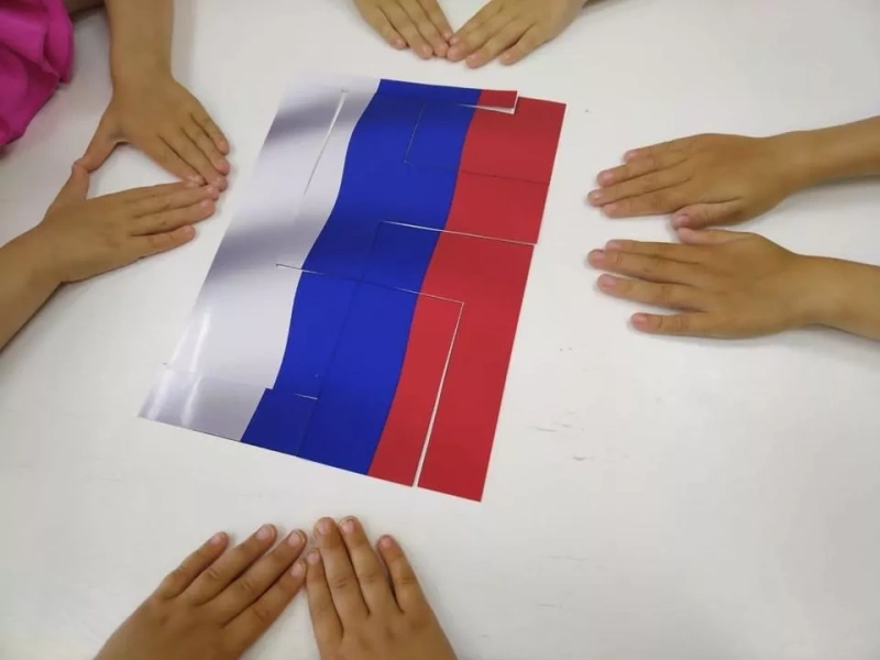 «Под флагом России»: познавательно – игровая программа