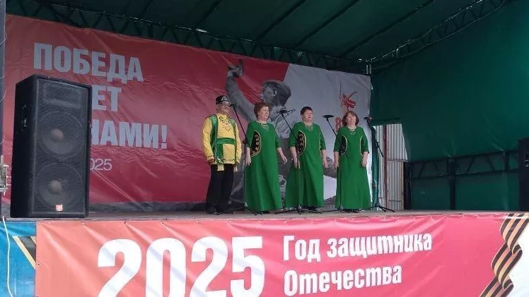 Мини-концерт, посвященный празднику Весны и труда «Душа поёт, встречая Первомай»