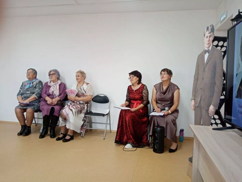 Литературный вечер «Есть в марте день особенный»